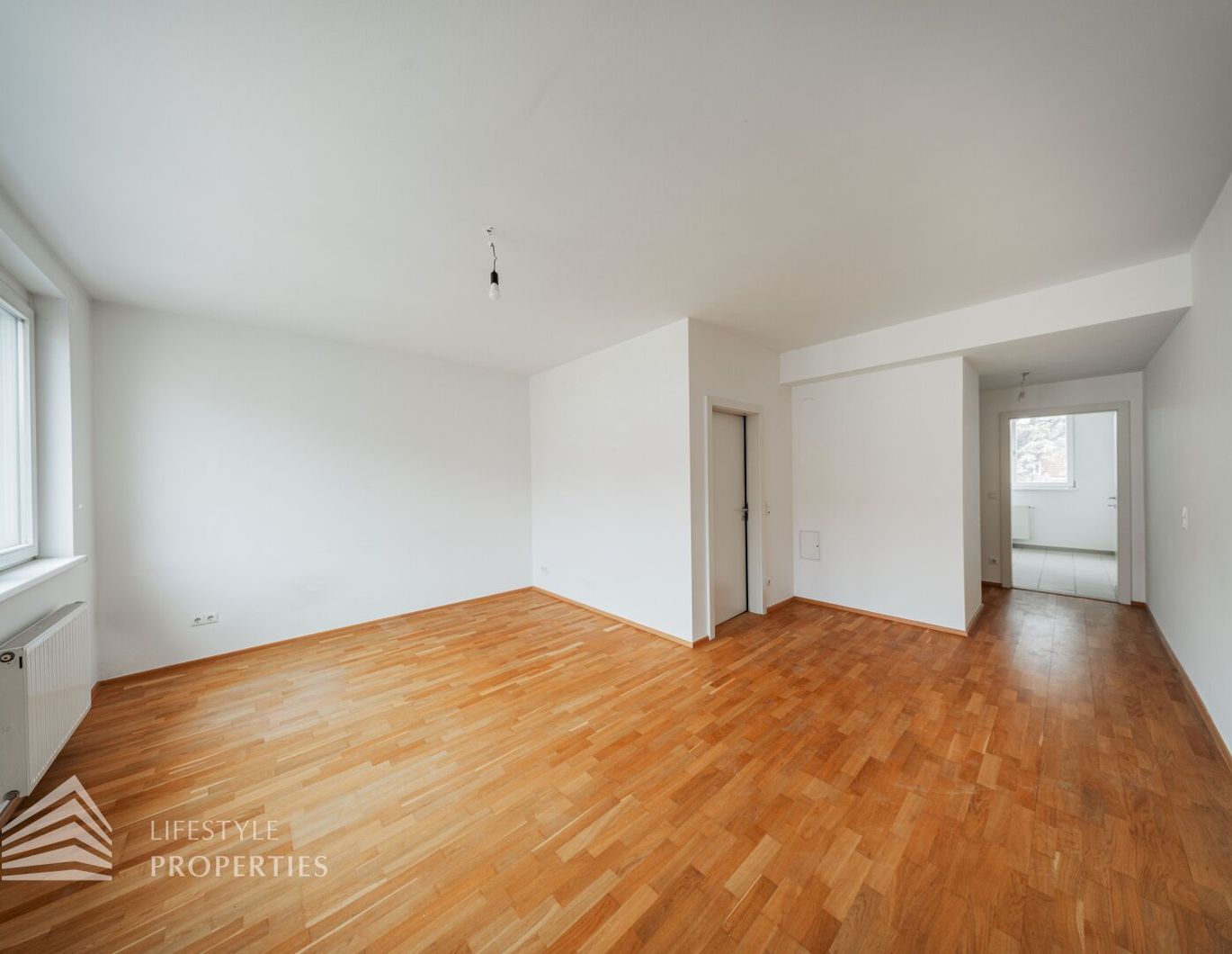 Helle Garconniere im DG, Nähe Landstraße Hauptstraße