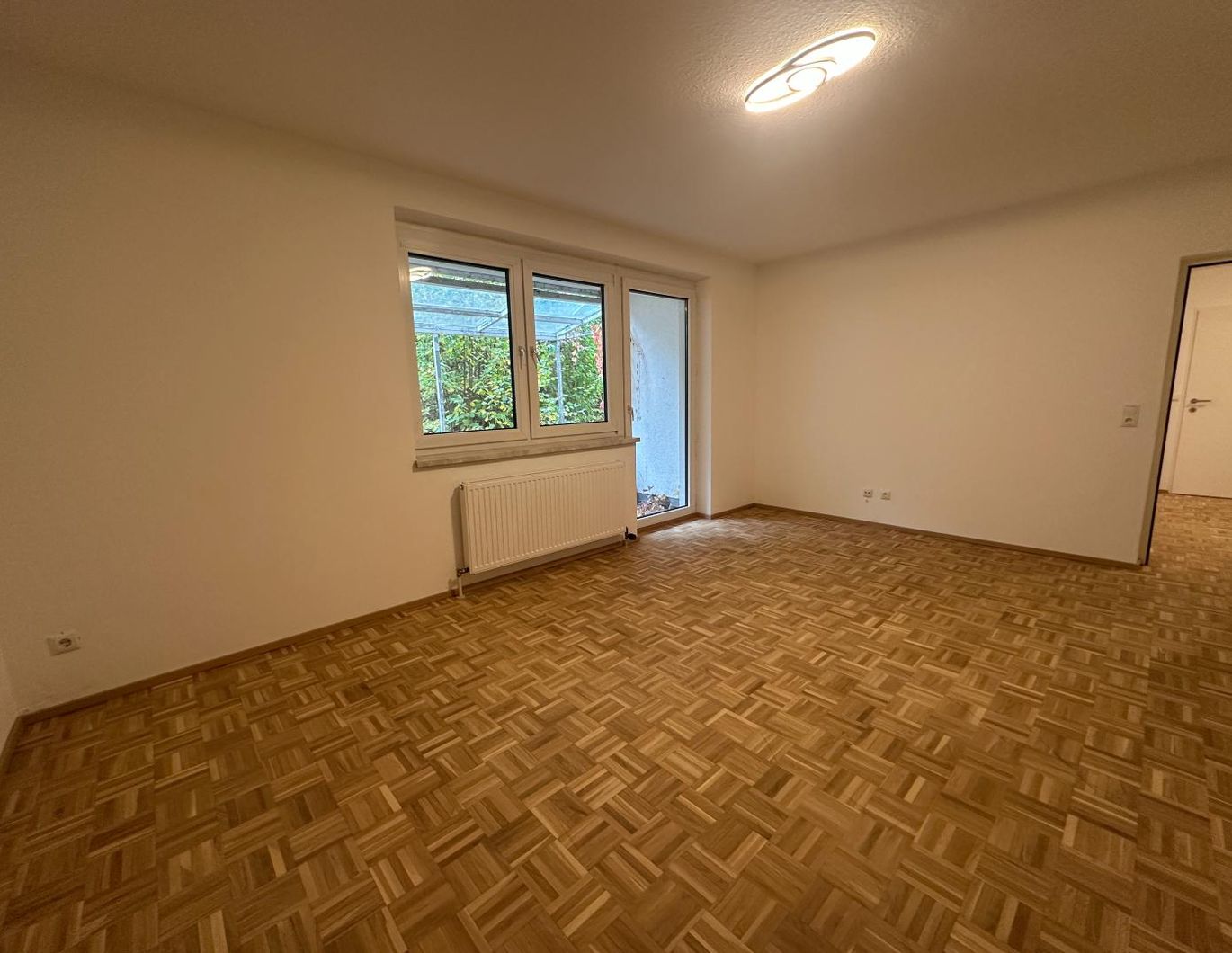 frisch renovierte 3-Zimmer-Wohnung mit grüner Terrasse