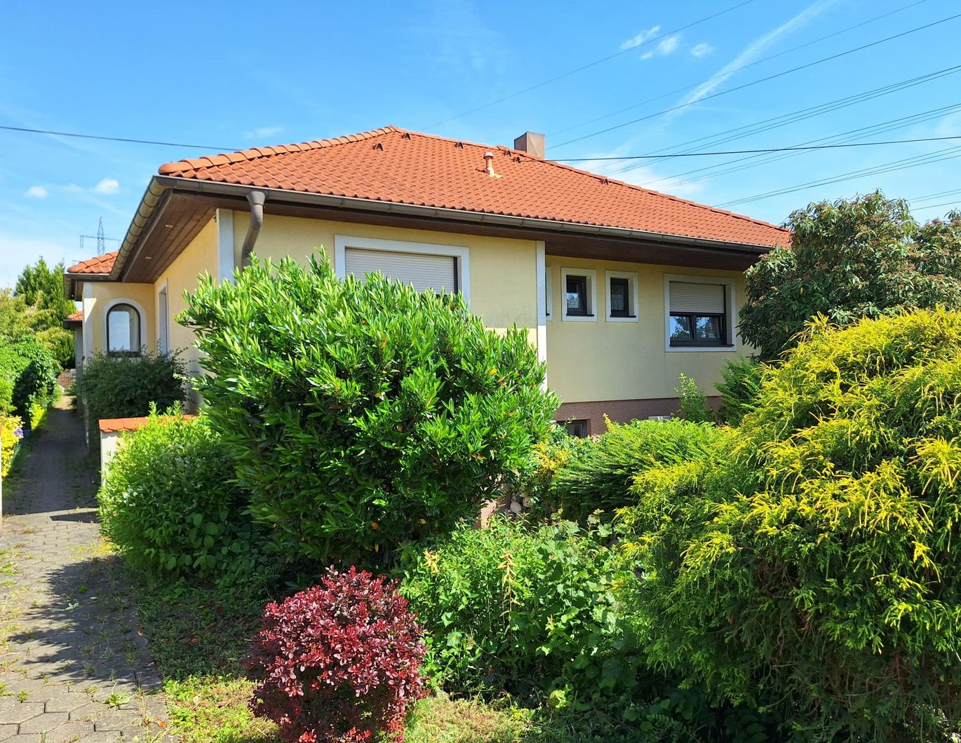 Mehrfamilienhaus in Kleinhain - zwei separate Eingänge vorhanden