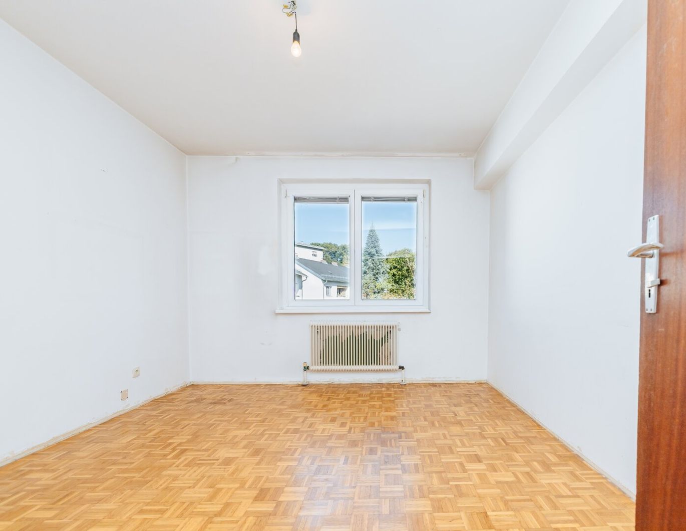 GEIDORF I UNSANIERTER WOHNJUWEL I RUHIGE LAGE MIT GRÜNBLICK I HOHE RÄUME I ALTBAUCHARME MIT PARKETT I BAD MIT BADEWANNE I PROJEKT WOHNEN