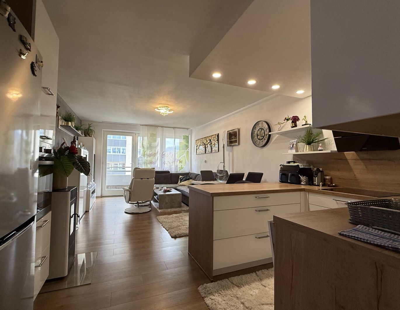 Eigentumswohnung mit ostseitiger Loggia und Parkplatz