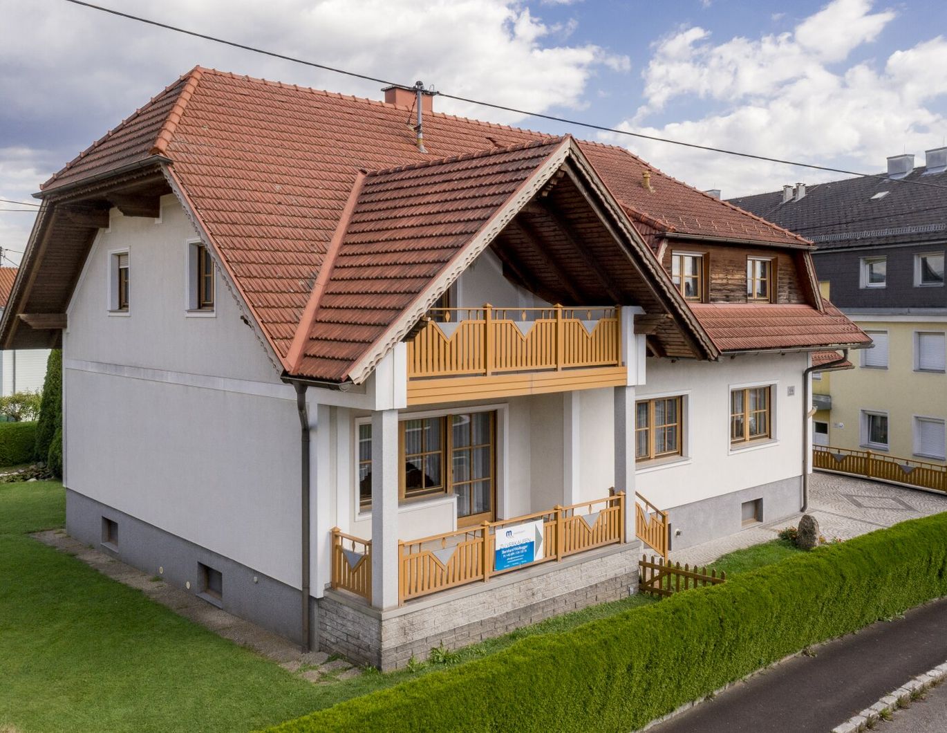 Viel Platz zum Wohnen und Arbeiten - sehr gepflegtes Zweifamilienhaus in Toplage von Pregarten