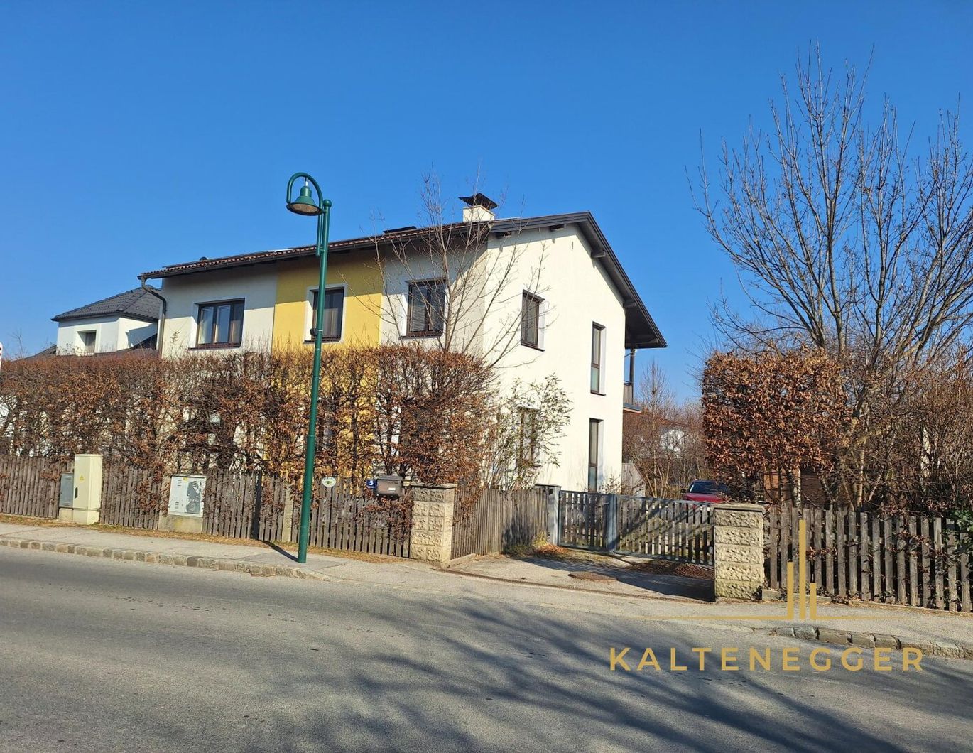 Geräumiges Einfamilienhaus mit 2 Wohneinheiten und großem Grundstück