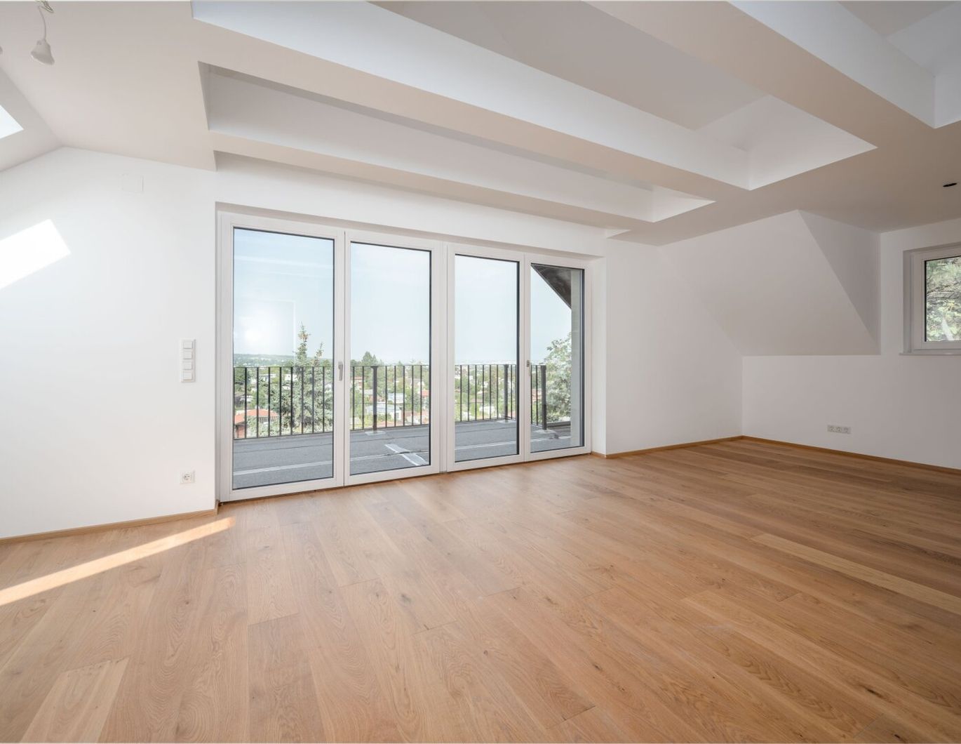 Luxuriöser Erstbezug mit Blick über Wien | Indoor-Pool | 2 Terrassen + 4 Balkone | Parken