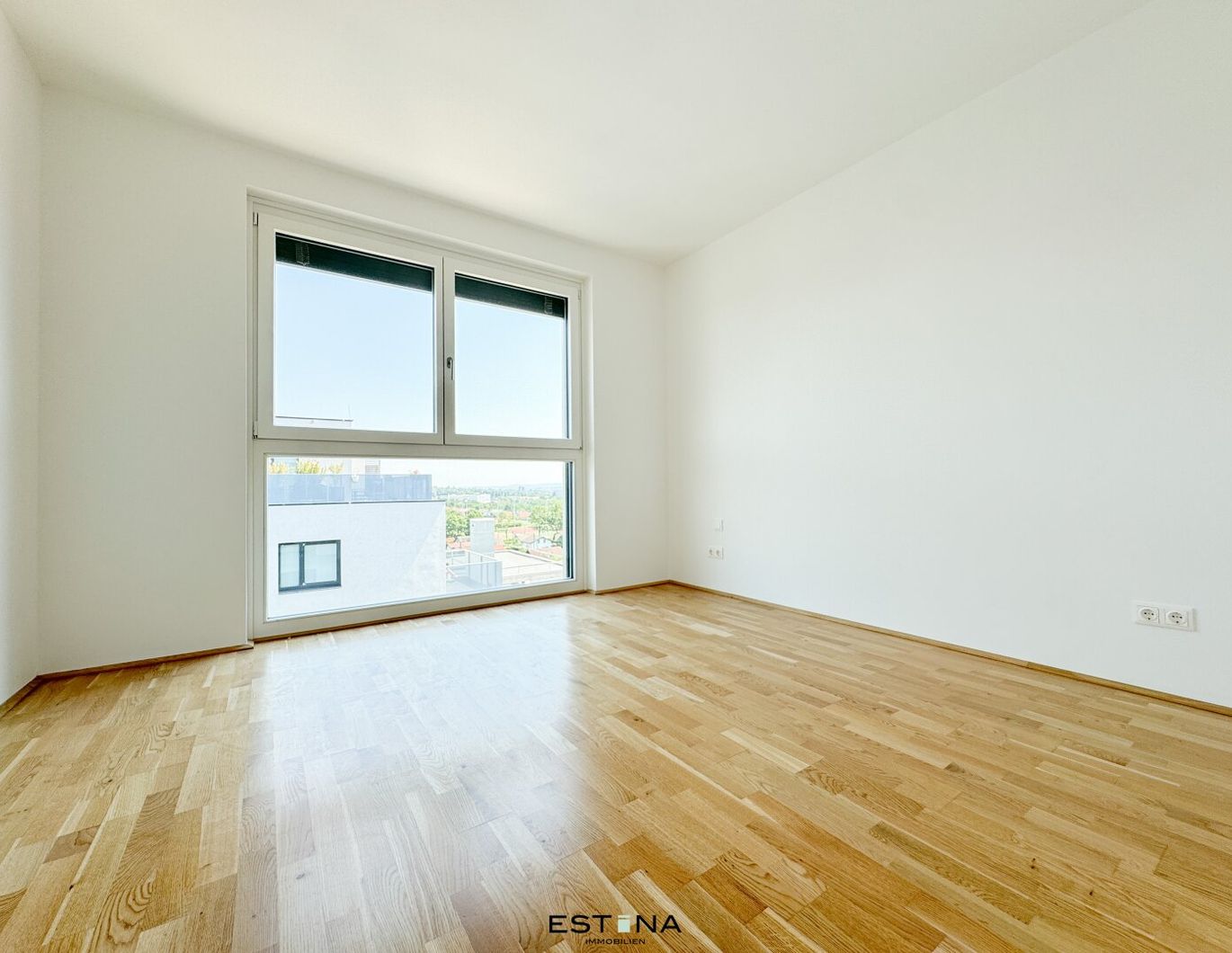Am schönen Platz - Wohnung mit Freifläche und Kühlung