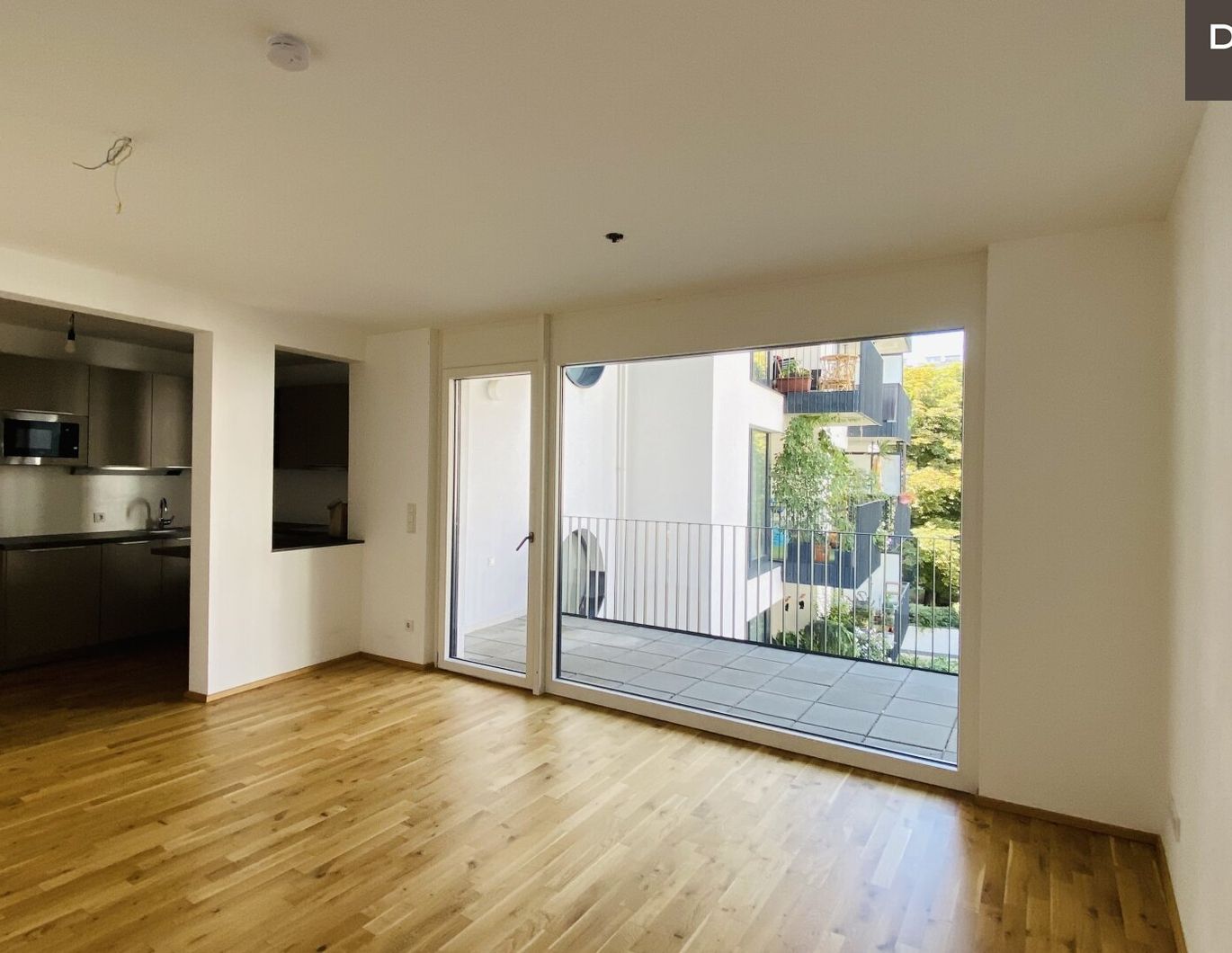 / ZWEI ZIMMER / INNENHOFSEITIG AUSGERICHTET / MODERNE ANLAGE / VERFÜGBAR AB SOFORT / U-BAHN NÄHE