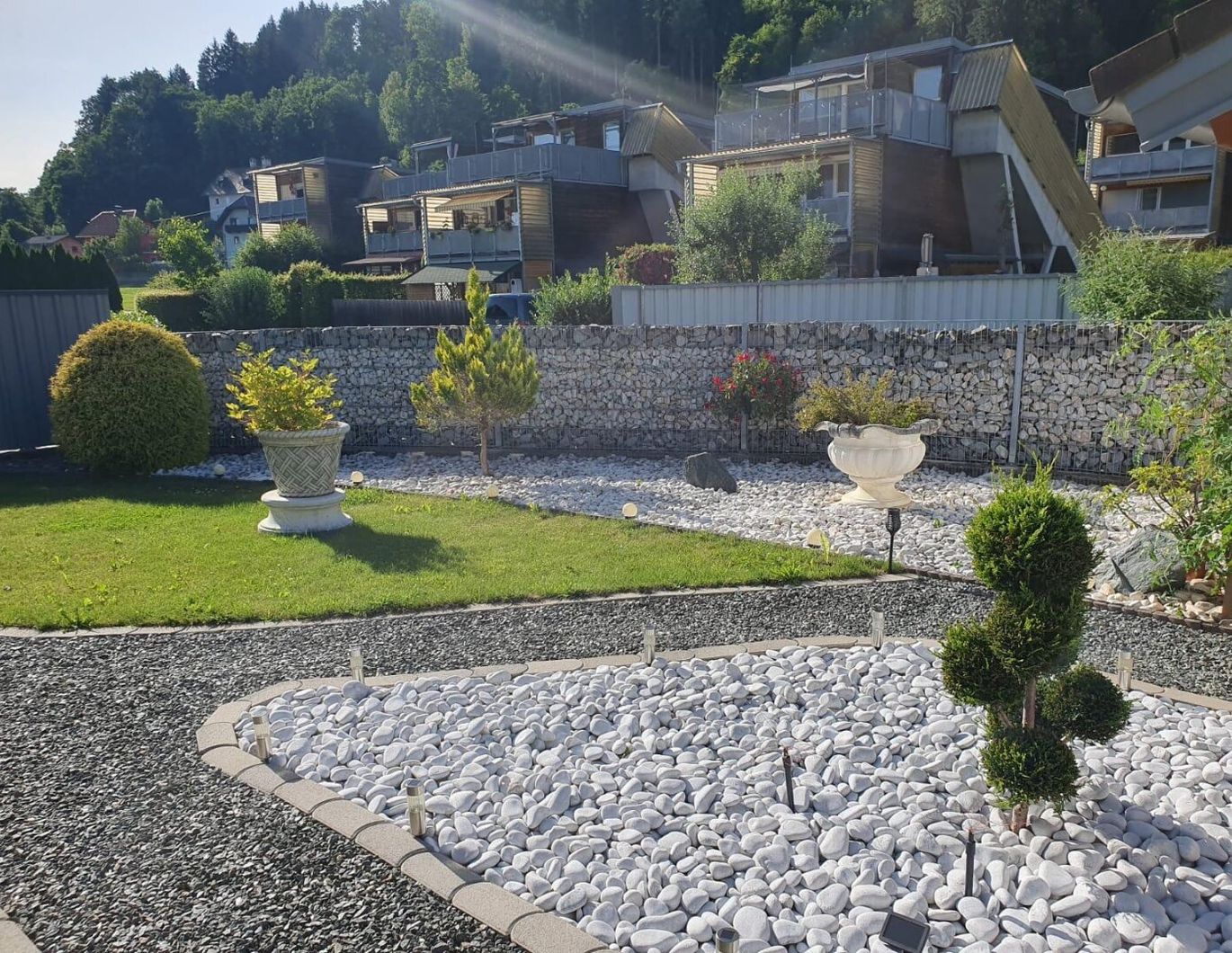 modernisiertes Familien Haus mit PV, Büro & Lager und neuer Terrasse Preis € 449 000.-