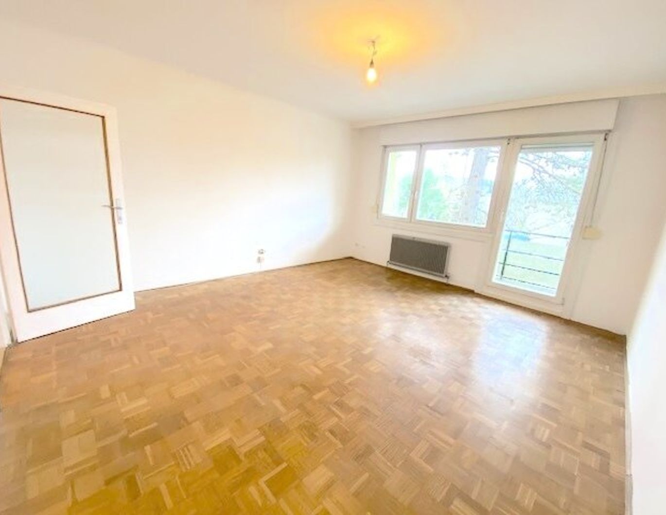 PROVISIONSFREI! UNSANIERTE 3-ZIMMER WOHNUNG MIT BALKON AM REBENWEG!