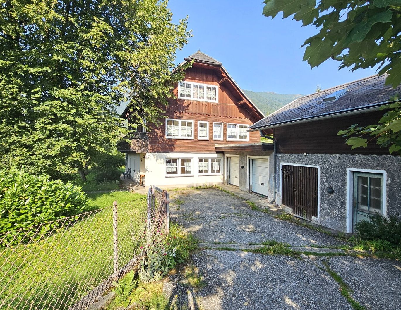 Mehrfamilienhaus mit schönem Grundstück. Zu Fuß zur Therme und zum Skilift - Bad Kleinkirchheim.