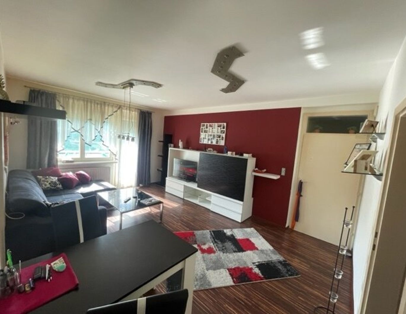 Preissenkung: Renovierte 3-Zimmer-Traumwohnung in Leoben-Hinterberg mit sonniger Süd-Loggia und KFZ-Abstellplatz !