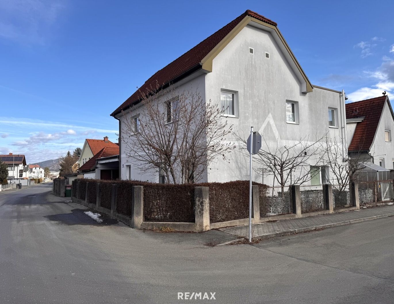 Einfamilienhaus mit Werkstatt und großer Nutzfläche im EG - Arbeiten und Familie perfekt vereint