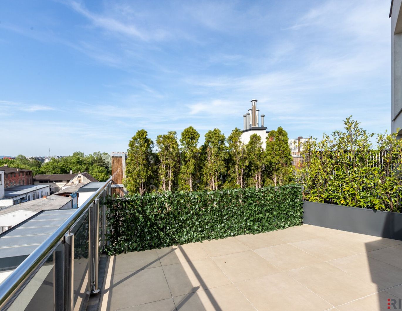 BALKON UND DACHTERRASSE II LICHTDURCHFLUTETE NEUBAU WOHNUNG II 2 ZIMMER II MODERNE KÜCHE II NÄHE LIESINGBACH