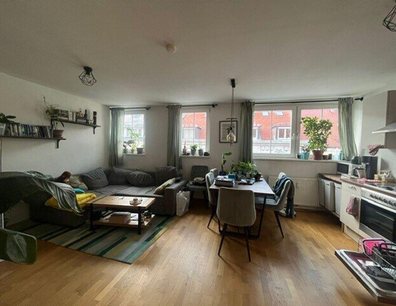 Umfassende sanierte 2-Zimmer-Wohnung in absolut guter und zentraler Lage - direkt bei der TU - Anlegerwohnung