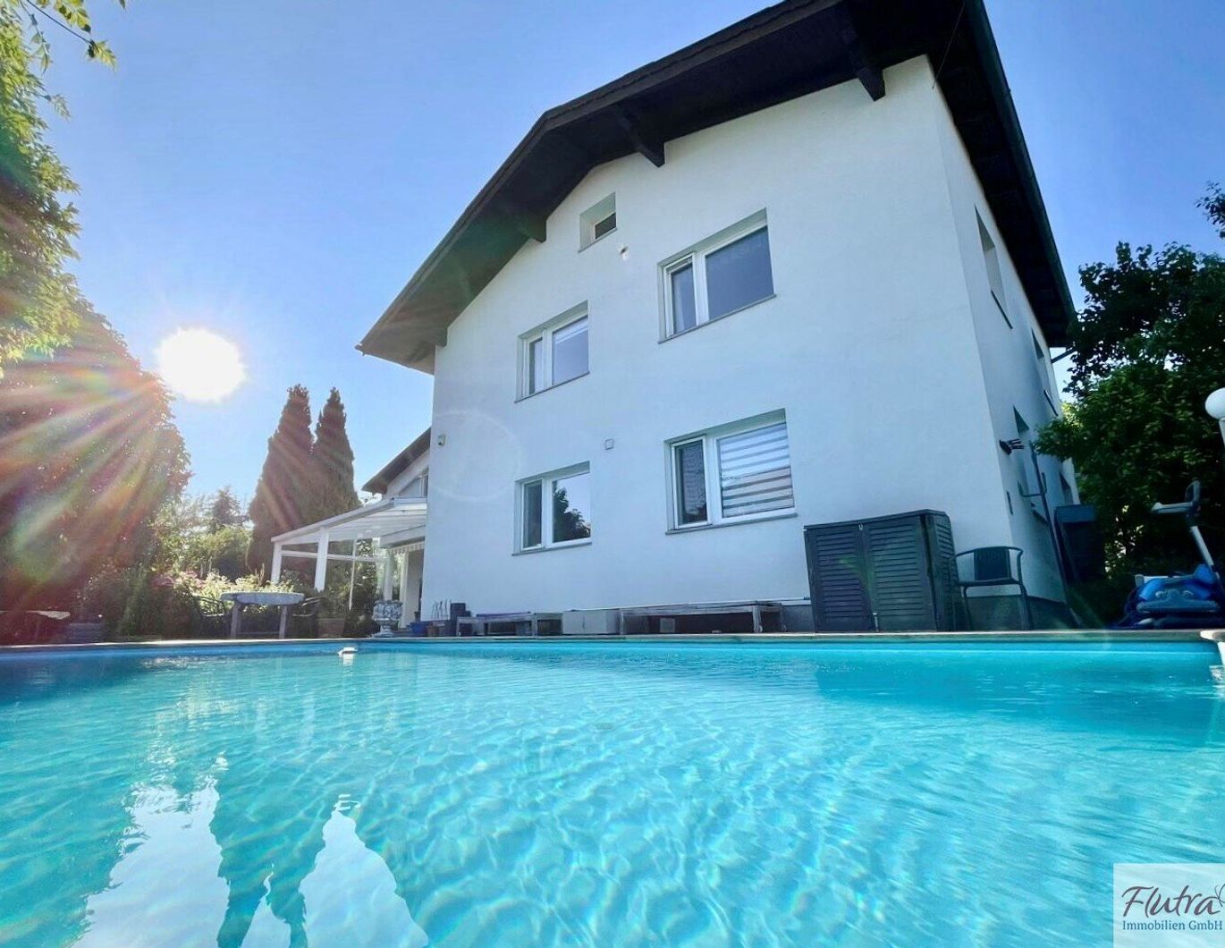 Großzügiges Ein-/Zweifamilienhaus in bester Lage in Wels/Roithen samt Pool uvm.!