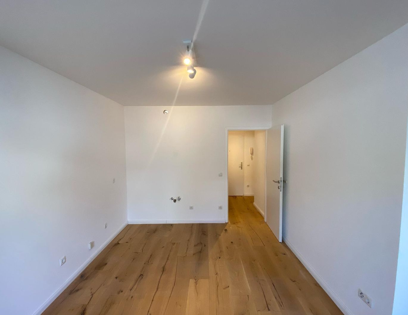 Lichtdurchflutete 2-Zimmer-Wohnung mit Terrasse in ruhiger und angenehmer Lage