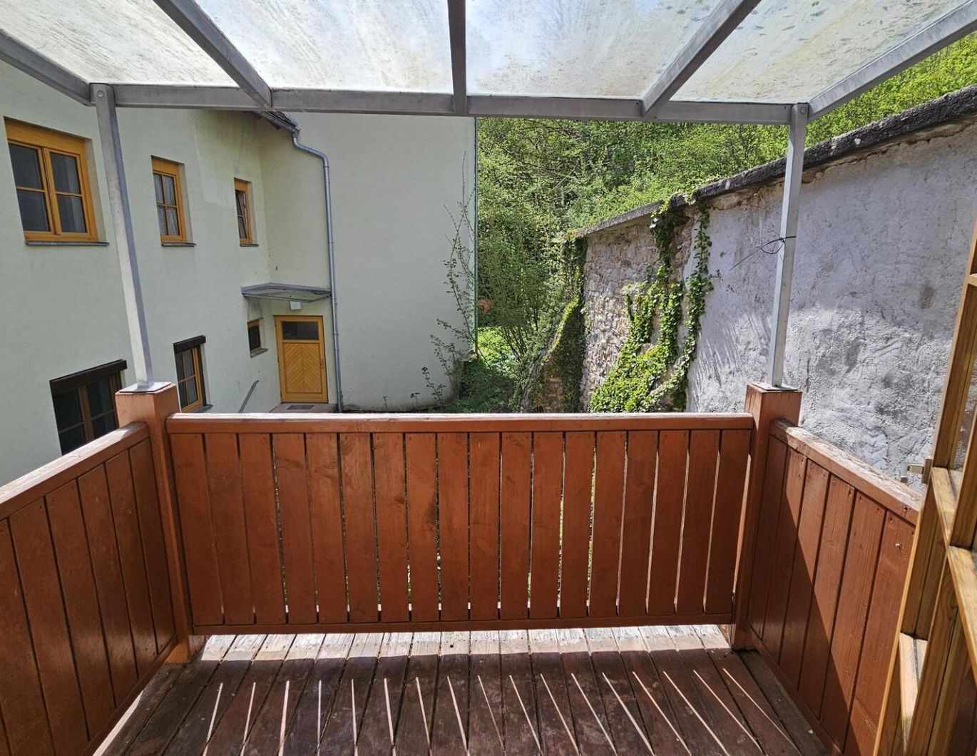 Unbefristete 2-Zimmer-Wohnung mit Balkon!