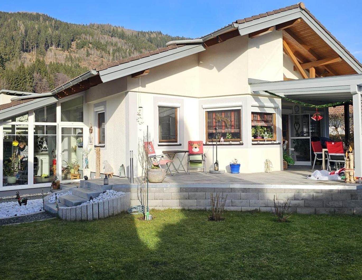Ferien oder Wohnhaus in Kärnten mit PV-Anlage, Büro & Lager und neuer Terrasse Preis € 449 000.-