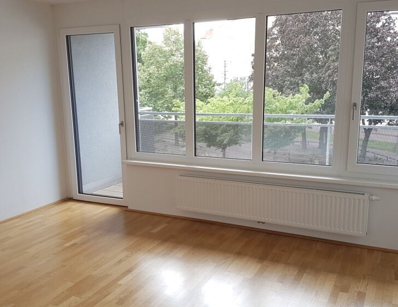 Perfekte 3 Zimmer Wohnug mit Grünblick und Loggia