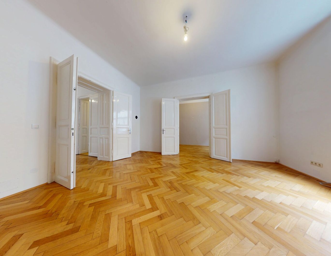 Altbau spüren. Ruhe genießen. Stadt leben.