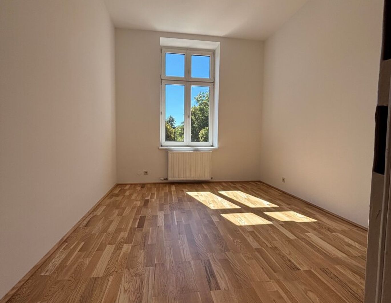Großzügige 3-Zimmerwohnung mit rd. 90 m² in hervorragender Zentrumslage von Wels! Perfekte Anbindung, Infrastruktur und Erreichbarkeit! Parkplatz und Kellerabteil vorhanden!