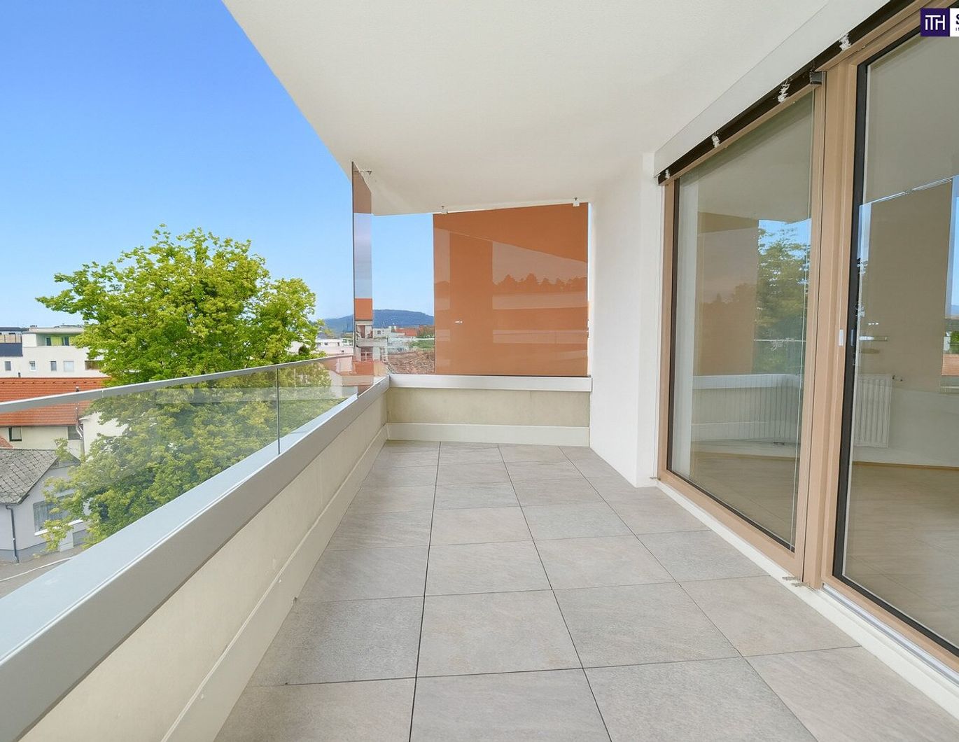 Herrliche Drei-Zimmer-Wohnung mit riesigen FREIFLÄCHEN! Schlossbergblick!