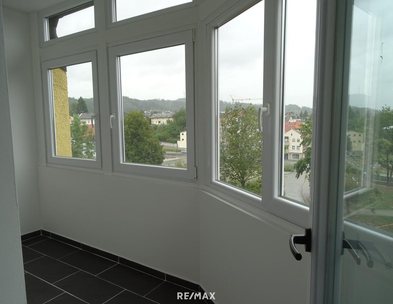 exklusive Stadtwohnung mit Loggia- Erstbezug nach Generalsanierung!