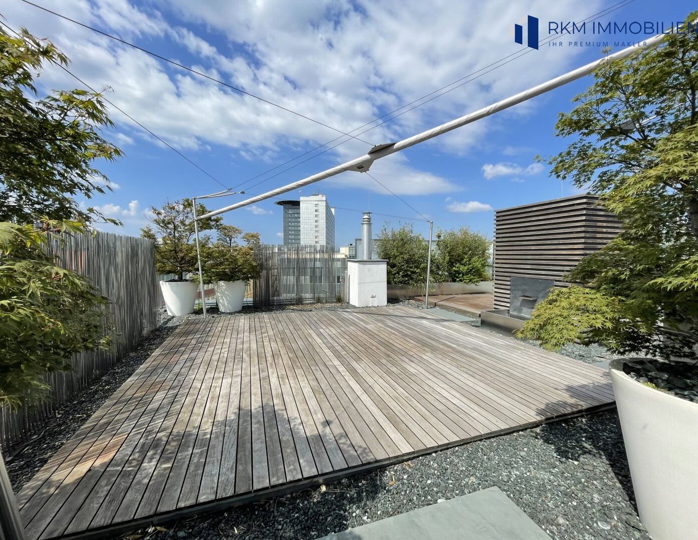 Neuwertiges PENTHOUSE mit 3 Terrassen mitten in Wien