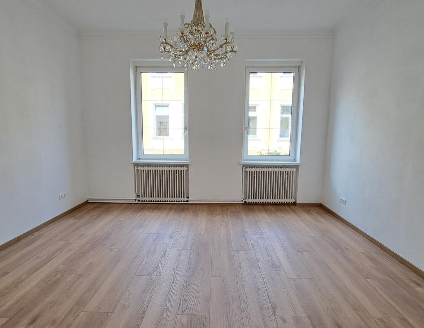 PROVISIONSFREI! Altbauflair für Mieter mit jungen Ideen!