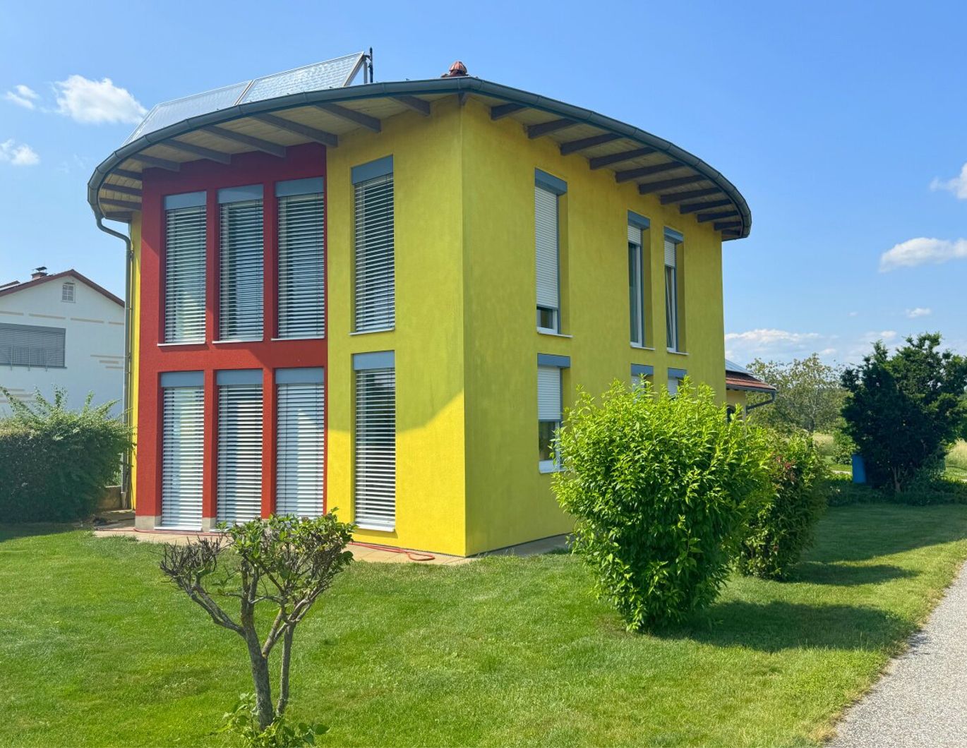 PASSIVHAUS mit toller Aufteilung und viel Sonne in der Thermenregion!