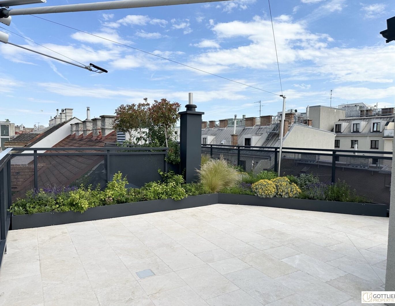 Grünruhelage nahe Belvedere! Luxuriöse 3-Zimmer-Erstbezug-Dachterrassen-Wohnung mit Outdoor-Pool in historischem Gebäude