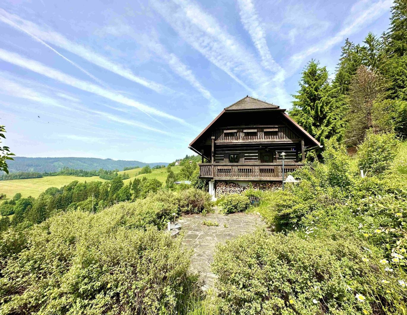 Idyllische Almhütte mit eigener Sauna auf 1.200 Meter Seehöhe mit atemberaubendem Weitblick auf die Koralm in wunderschöner Lage nahe dem Kärntner Klopeiner See!