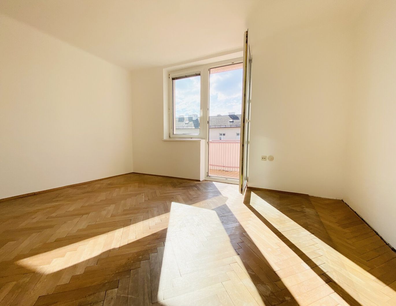 PROVISIONSFREI VOM EIGENTÜMER! 4-ZIMMER-WOHNUNG IN GUTER WOHNLAGE!