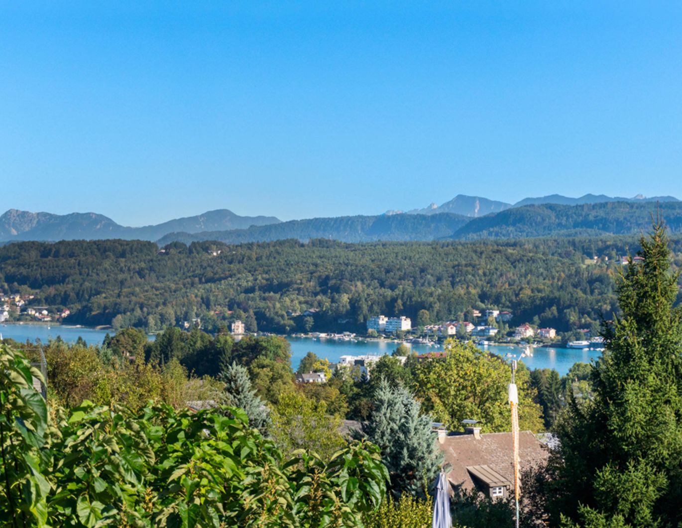 Seeblick-Penthouse mit Indoorpool