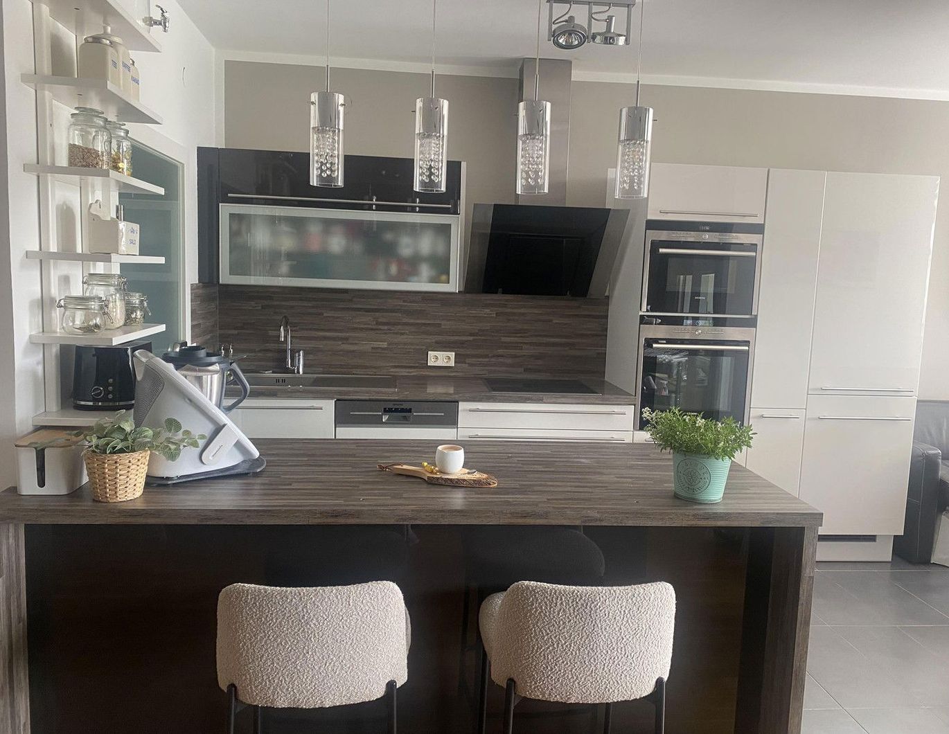 4 Zimmer Wohnung im aufstrebenden Hafenviertel