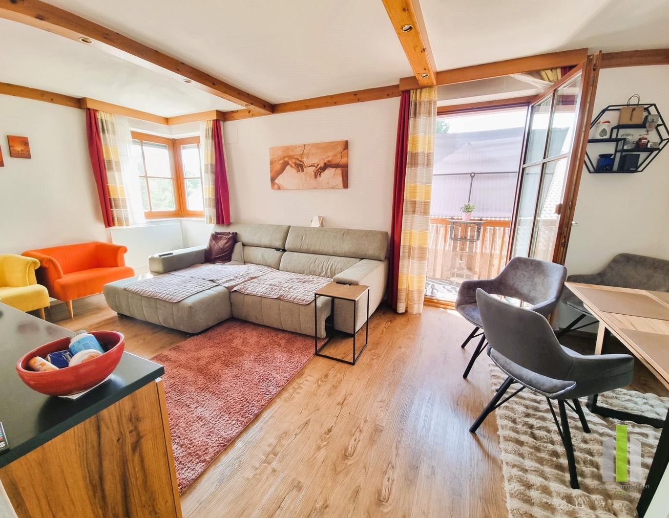 Charmante 3-Zimmer-DG-Wohnung mit Balkon & Tiefgarage - sofort bezugsfertig!