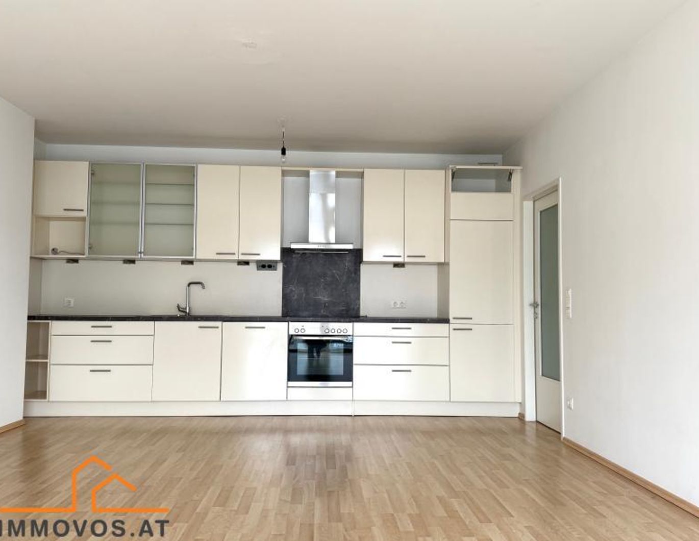 HELLE, MODERNE 2-ZIMMER-NEUBAUWOHNUNG DIREKT IM ZENTRUM VON KORNEUBURG