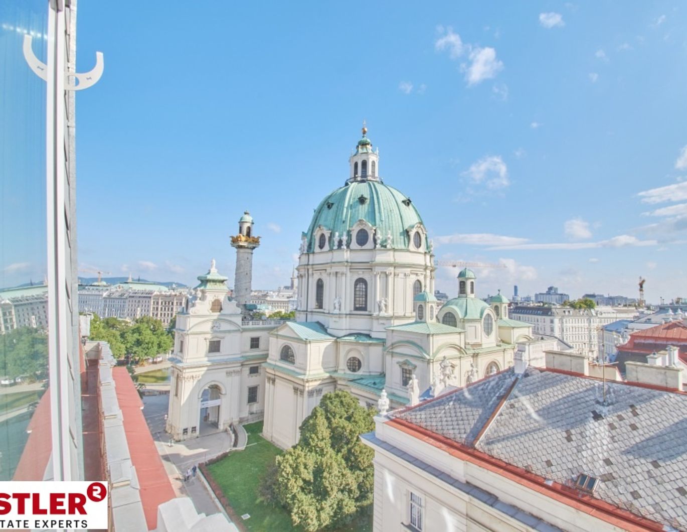 TRAUMHAFTE DG-WOHNUNG MIT BLICK AUF DIE KARLSKIRCHE!