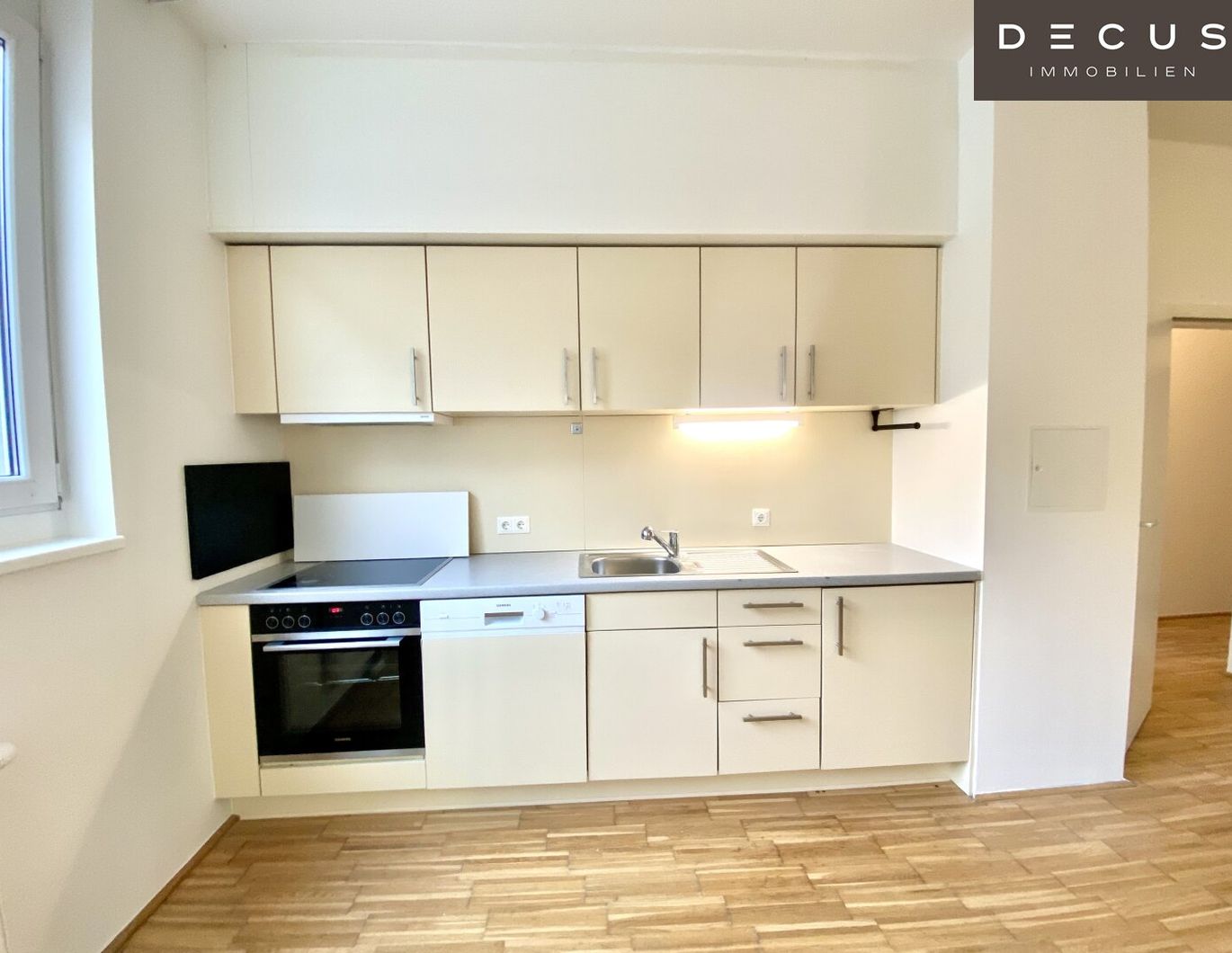* AB DEZEMBER * 2 ZIMMER WOHNUNG * MIT BALKON * NÄHE HAUPTBAHNHOF UND KEPLERPLATZ * TOP INFRASTRUKTUR