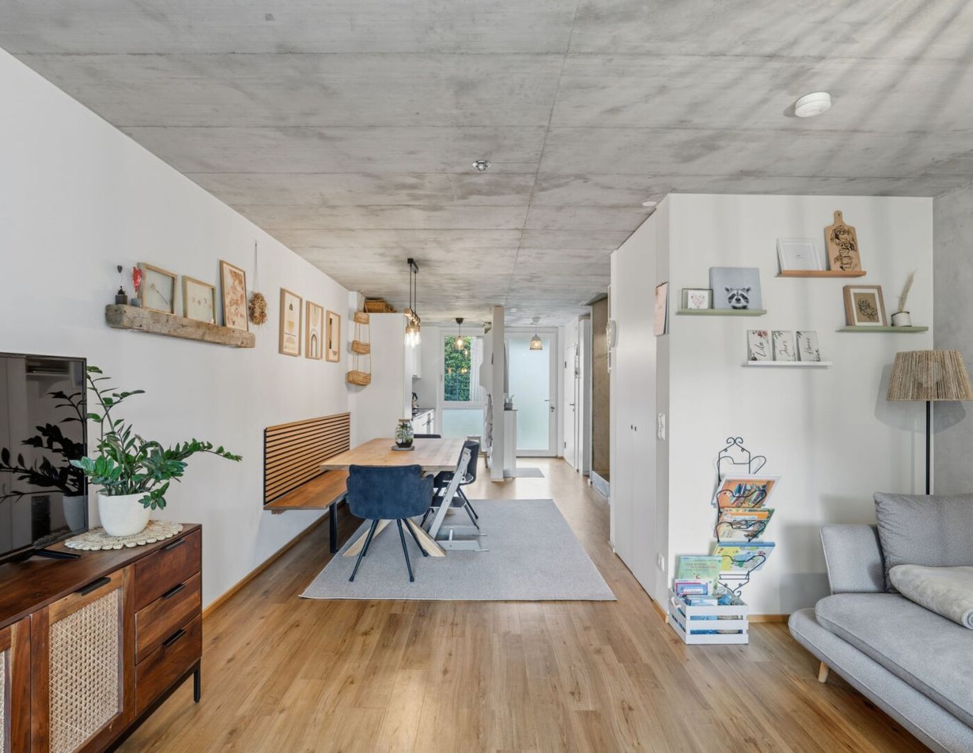 ruhig gelegenes Reihenhaus mit Garten, Terrassen und Carport