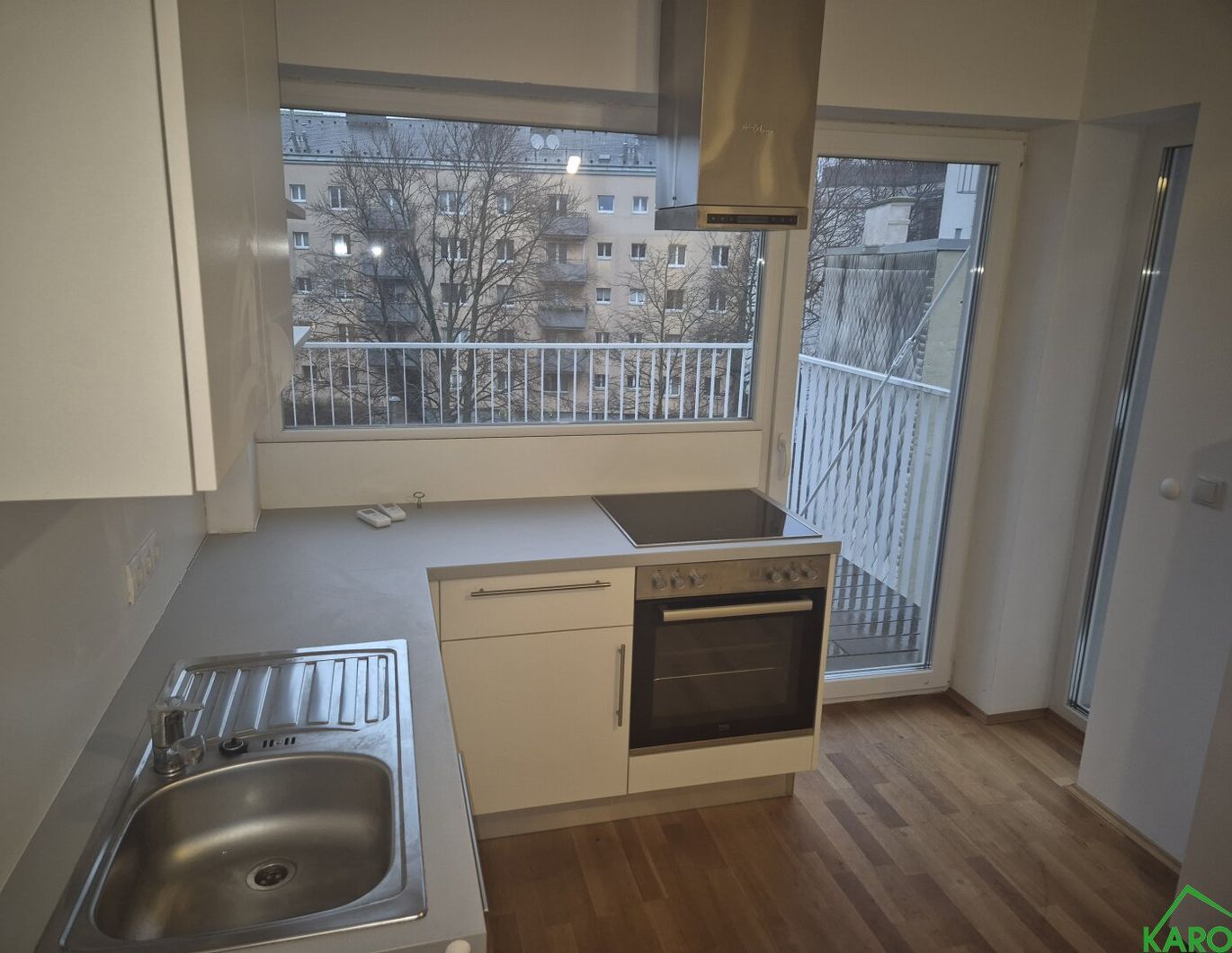 GEMÜTLICHE DACHGESCHOSSWOHNUNG MIT KÜCHE, KLIMA & BALKON!