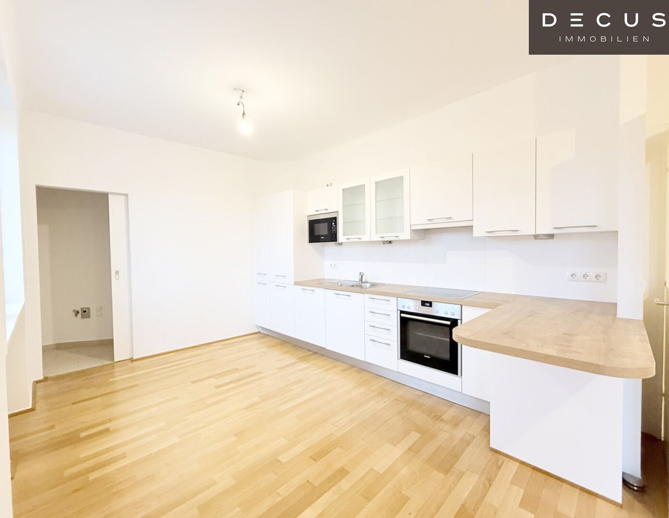 | 7. STOCK | BLICK AUF DEN DONAUKANAL | 3 ZIMMER | BAD MIT BADEWANNE | AB SOFORT VERFÜGBAR | HELL