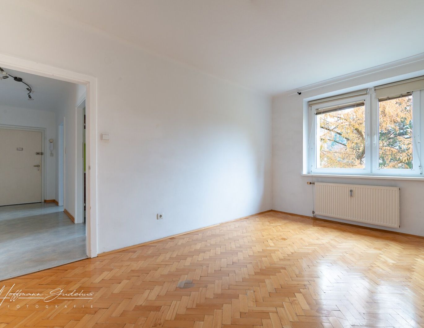 2 ZIMMER-WOHNUNG MIT BALKON UND BADEWANNE