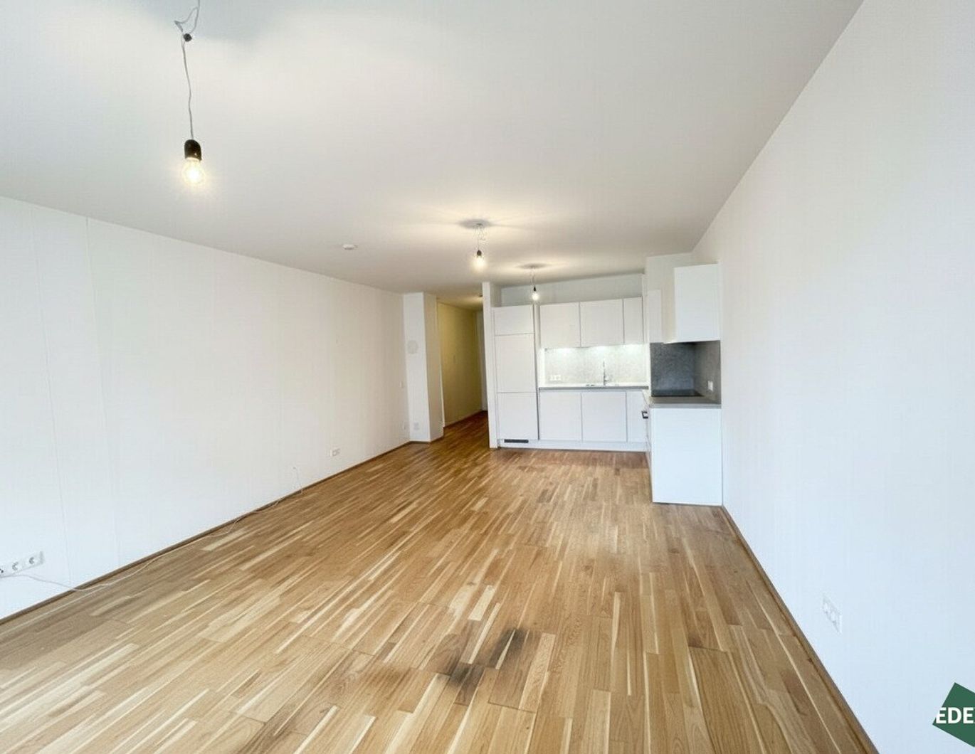 Charmante 3-Zimmer Wohnung mit Loggia nahe Bushaltestelle 31A - neue Einbauküche!