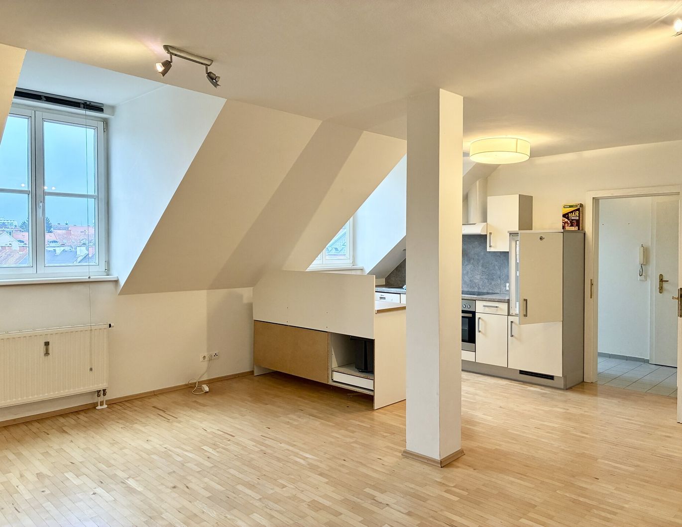 Gemütliche Dachgeschosswohnung in der Nähe des Schlossberges zu mieten!