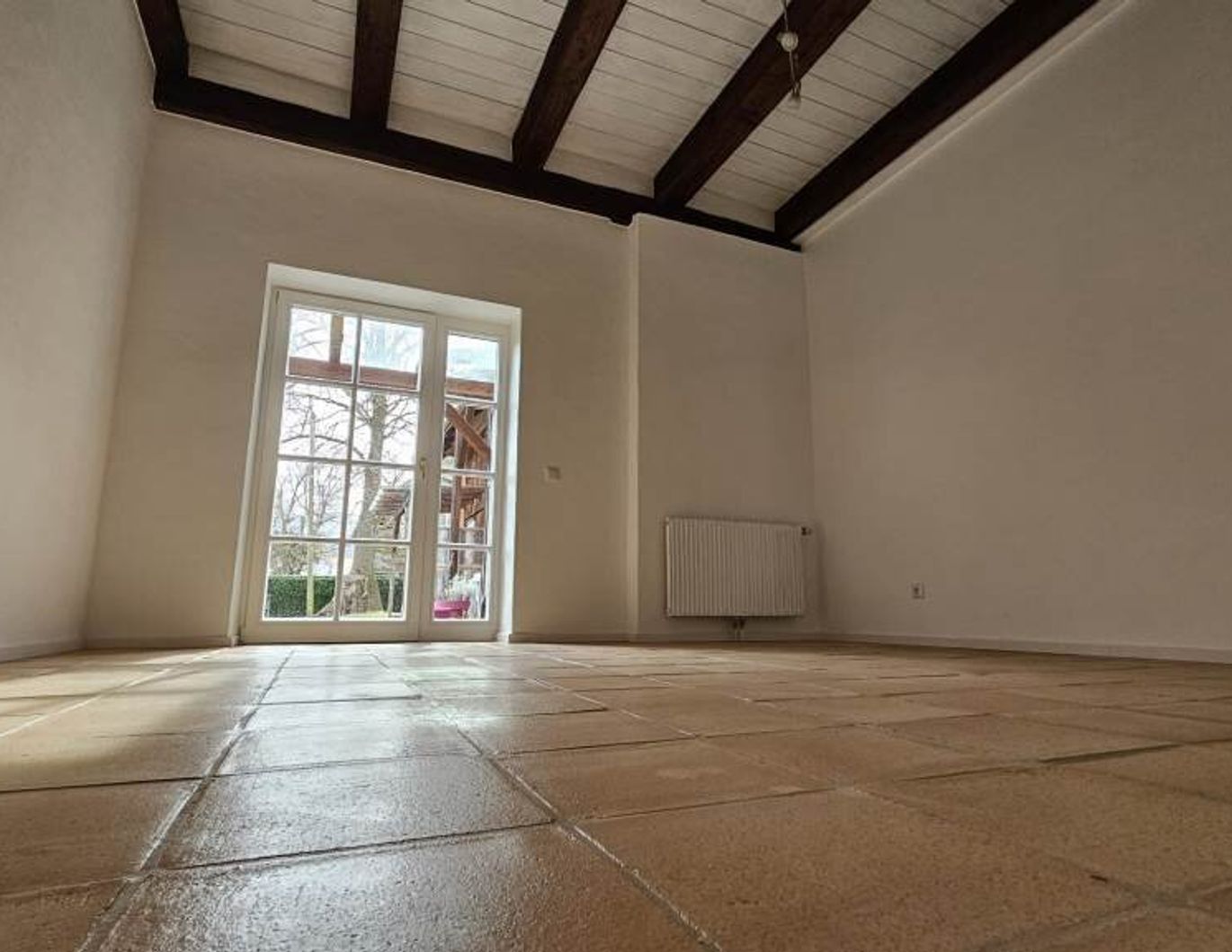 * * Anleger aufgepasst: Schöne 2-Zimmer-Wohnung mit Terrasse, Garten und Carportplatz in idyllischer Lage! * *