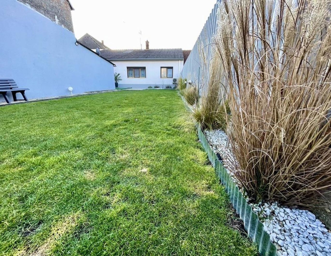Einziehen & Wohlfühlen - Charmantes Haus mit Garten im Herzen von Hohenau