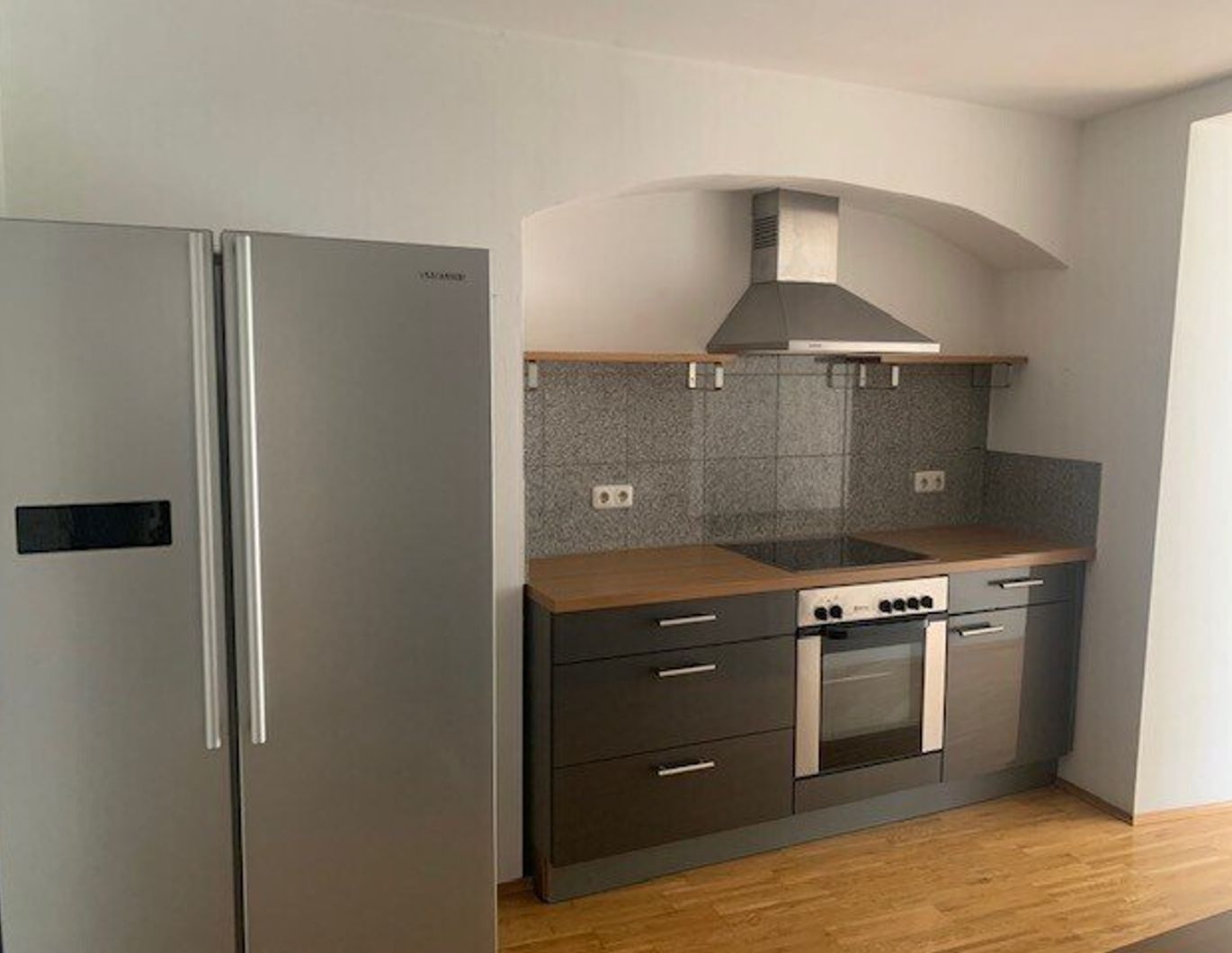 großzügige 2-Zimmer Wohnung mit Terrasse und möblierter Küche