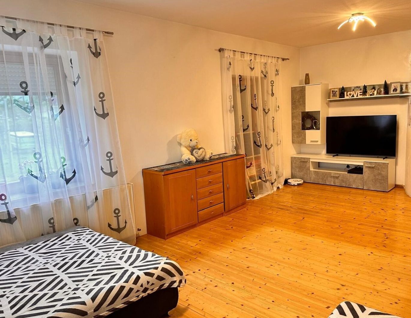 Ein oder Zweifamilienhaus - viel Platz für die ganze Familie     ️