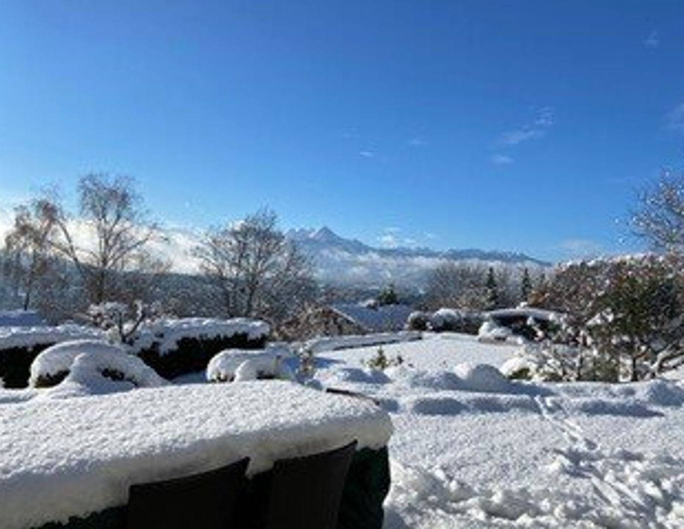 Prachtvolle Villa mit Pool und Garten mit Blick auf den Wörthersee und die mächtigen Karawanken