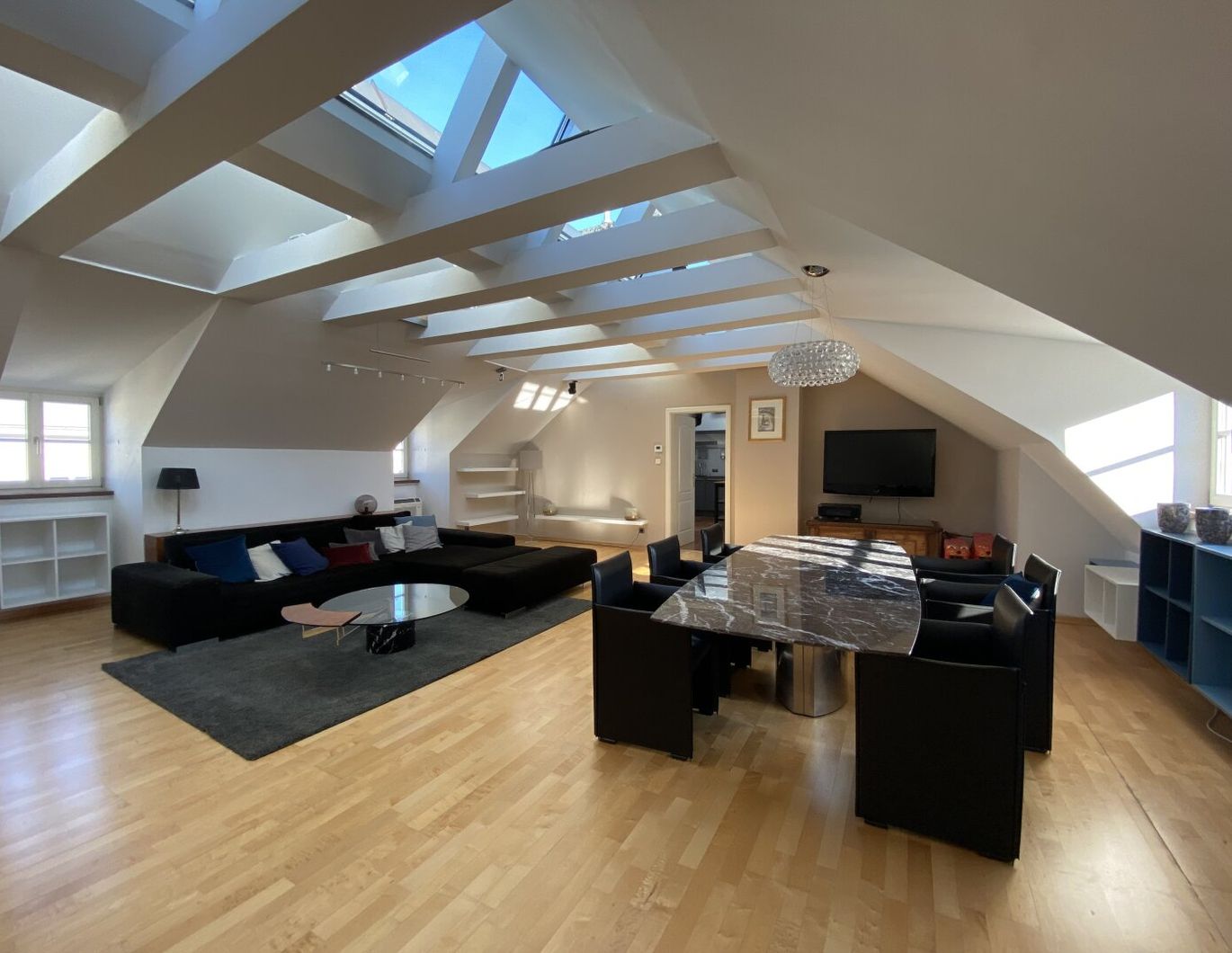 Lichtdurchflutete Dachgeschosswohnung im Herzen der Altstadt!